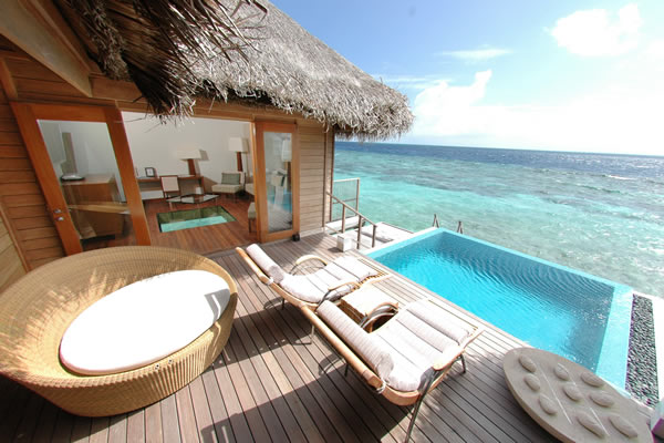 http://originalhotels.org/wp-content/uploads/2010/01/huvafen-fushi-spa-resort-maldives-ocean-bungalow-pool.jpg